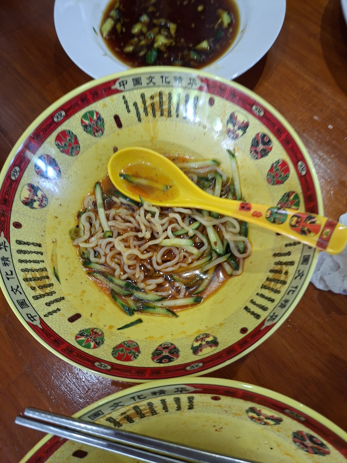 兩個番茄農場招牌紅油抄手