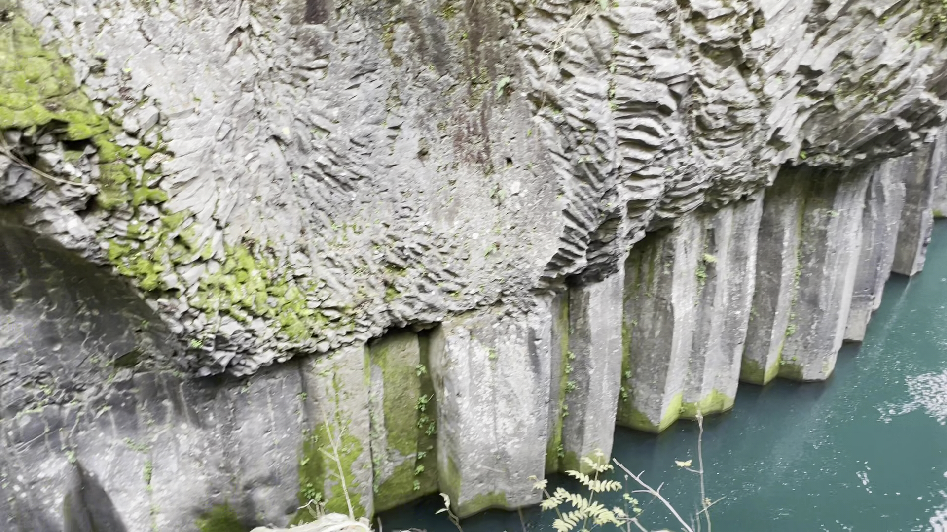 高千穗峽玄武岩柱狀節理岩壁