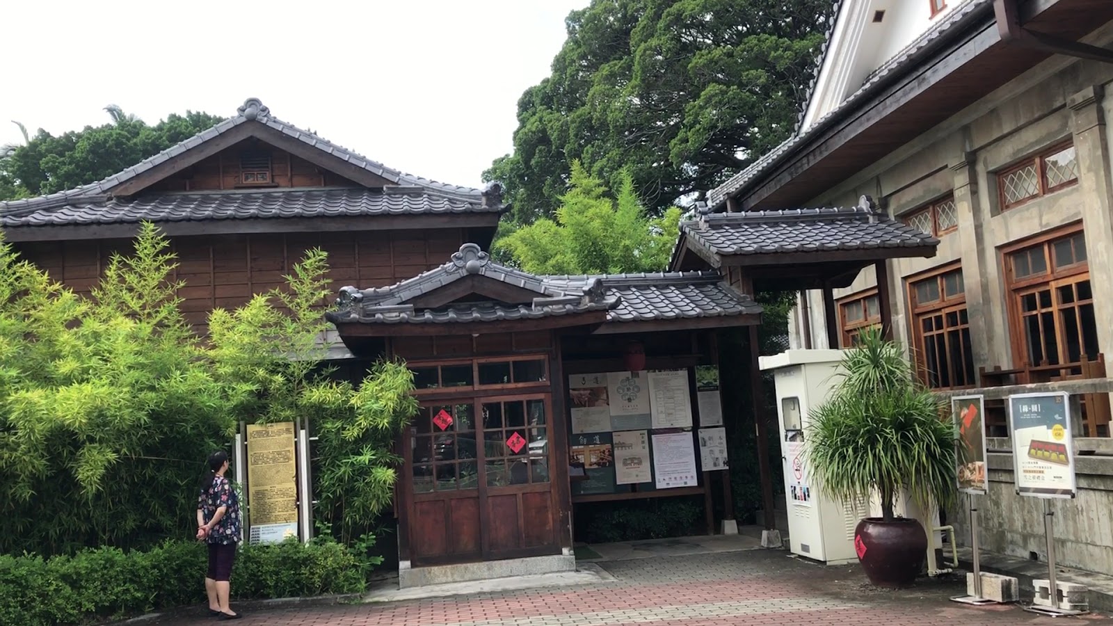 道禾六藝文化館入口木門與燈籠,竹林造景