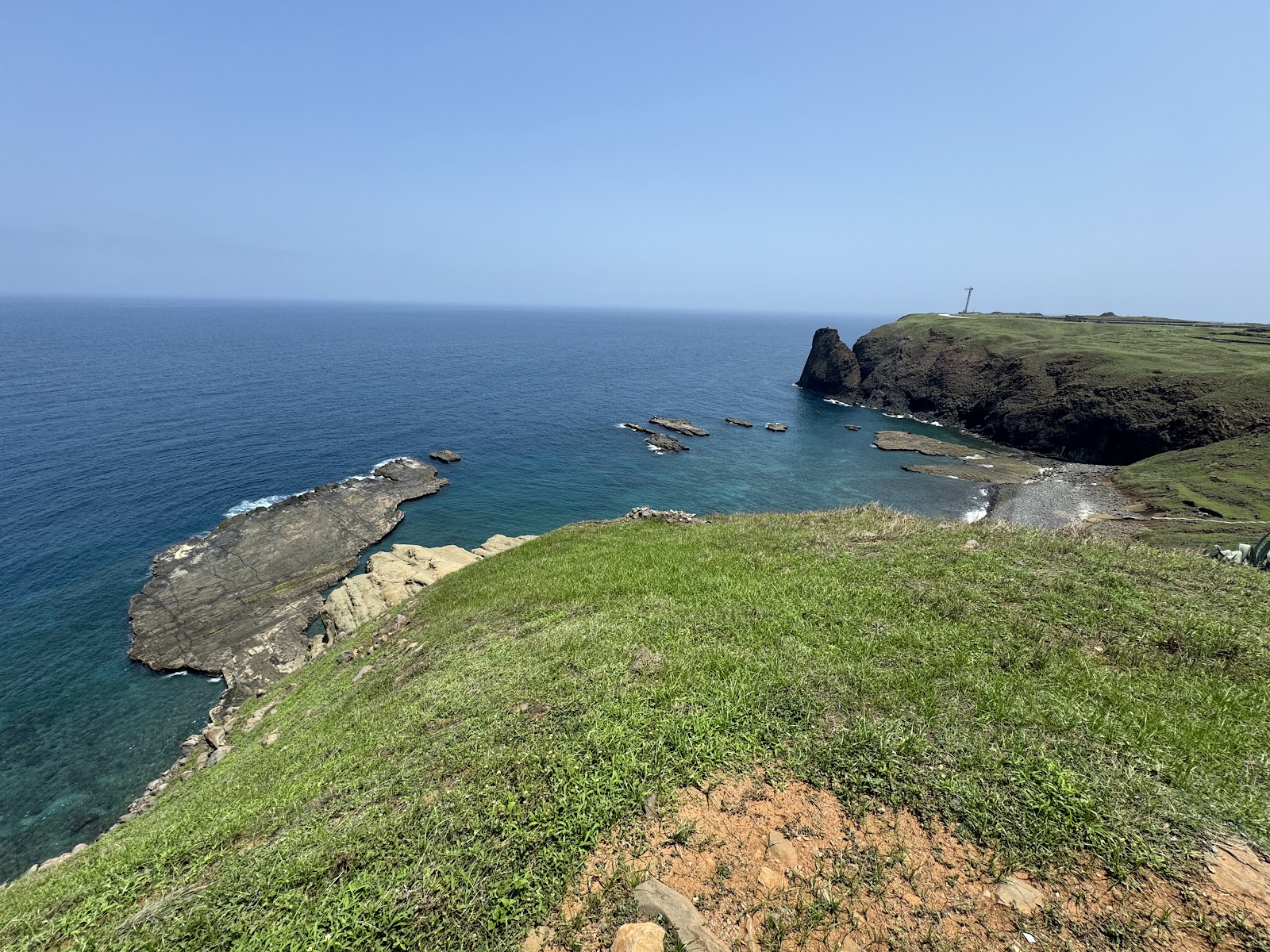 澎湖七美牛姆坪-草坡俯瞰礁岩海岸線