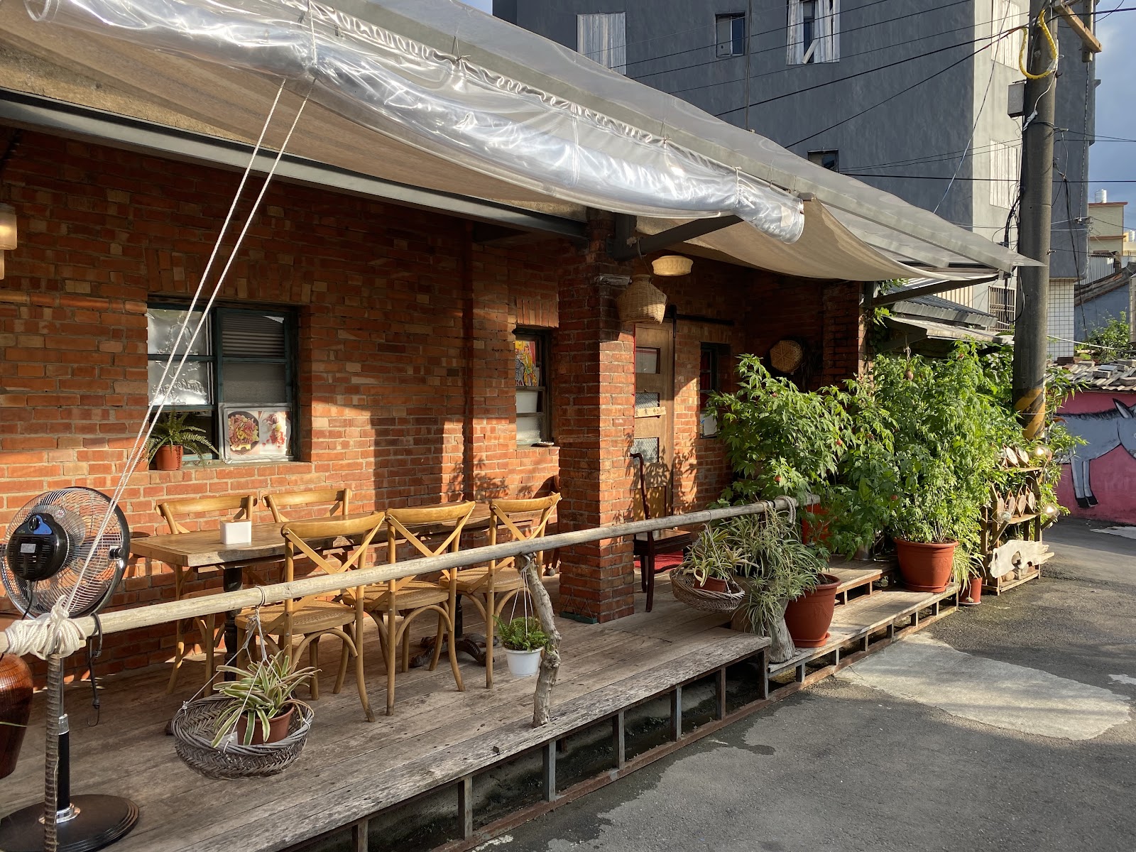 阿嬤家漁村料理紅磚老屋用餐區