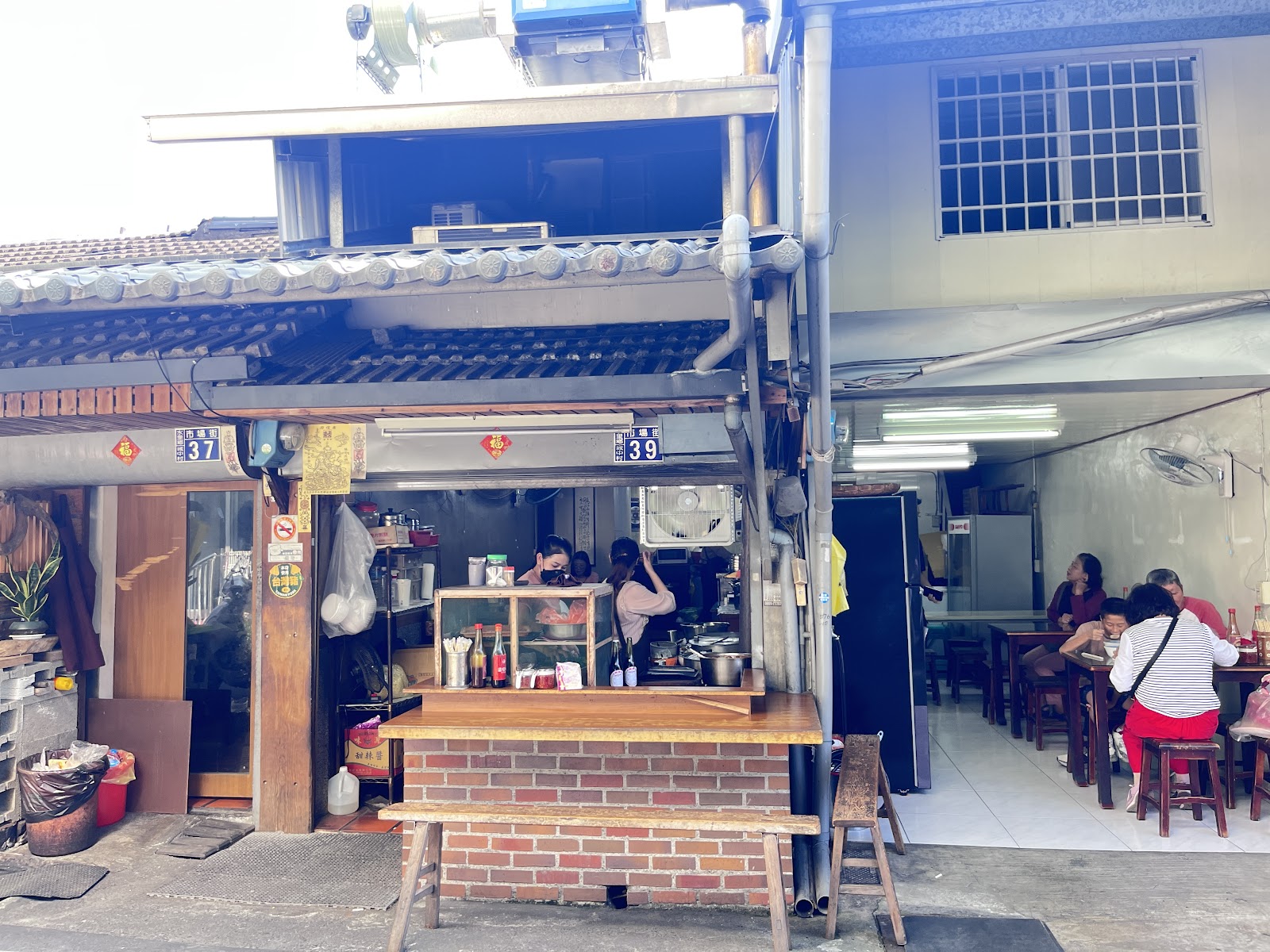 阿婆慢慢麵店面外觀，水里市場街巷弄小吃店