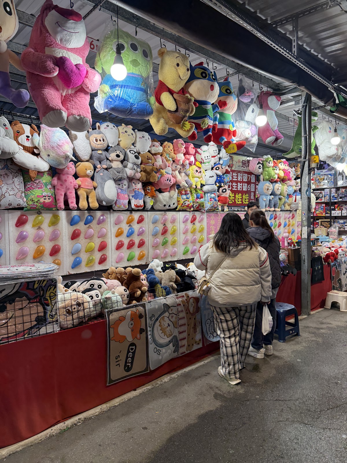 八德興仁花園夜市套圈圈娃娃攤位