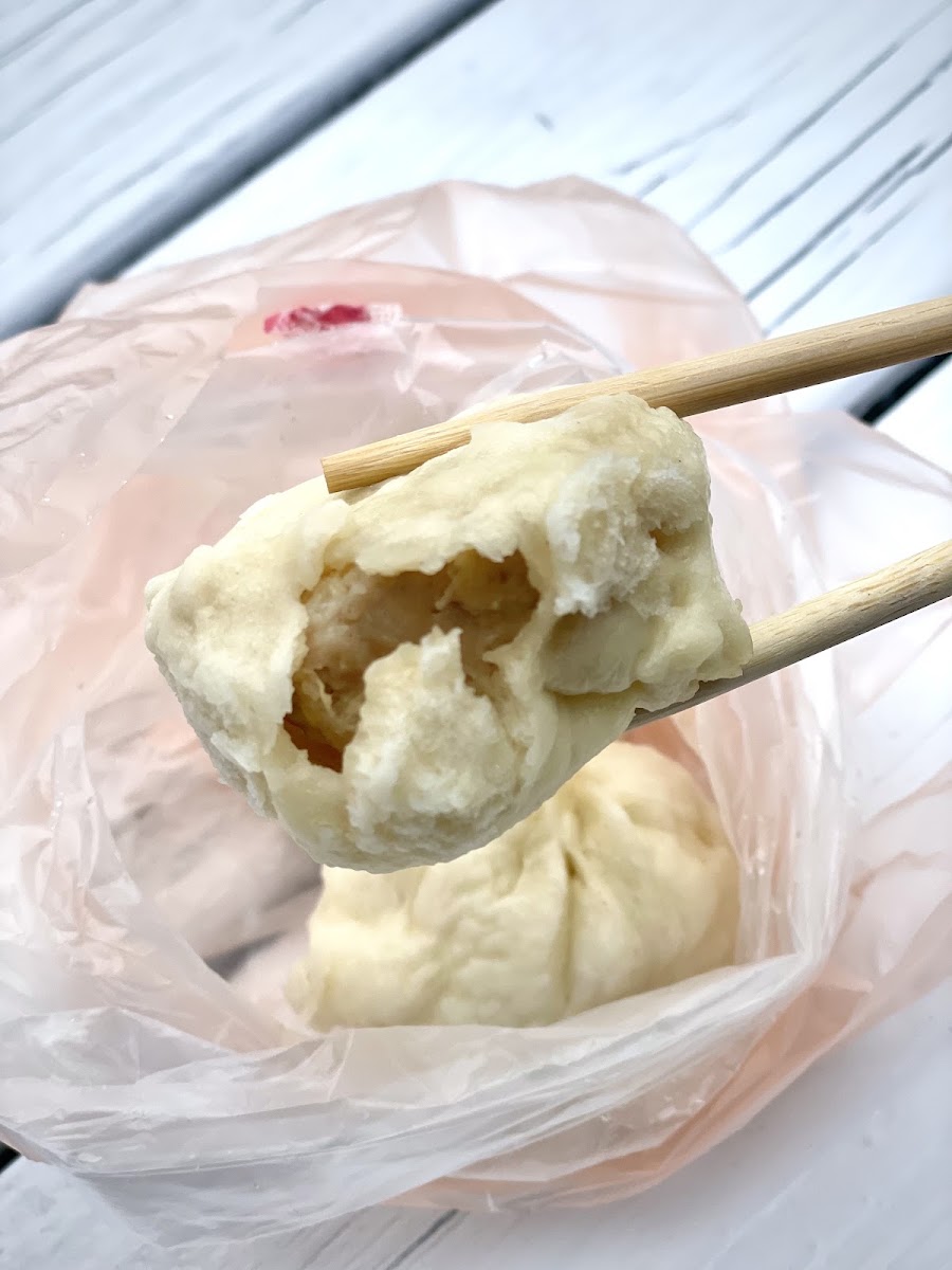 八堵開封包-筷子夾起八堵開封包,內餡扎實