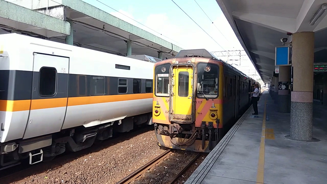 八堵車站-普悠瑪號與區間車並停月台,三岔轉乘點