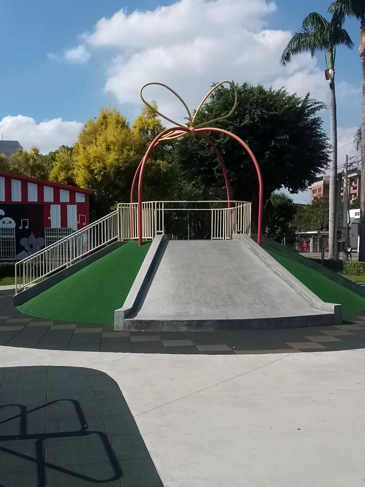 玄璣公園溜滑梯遊具