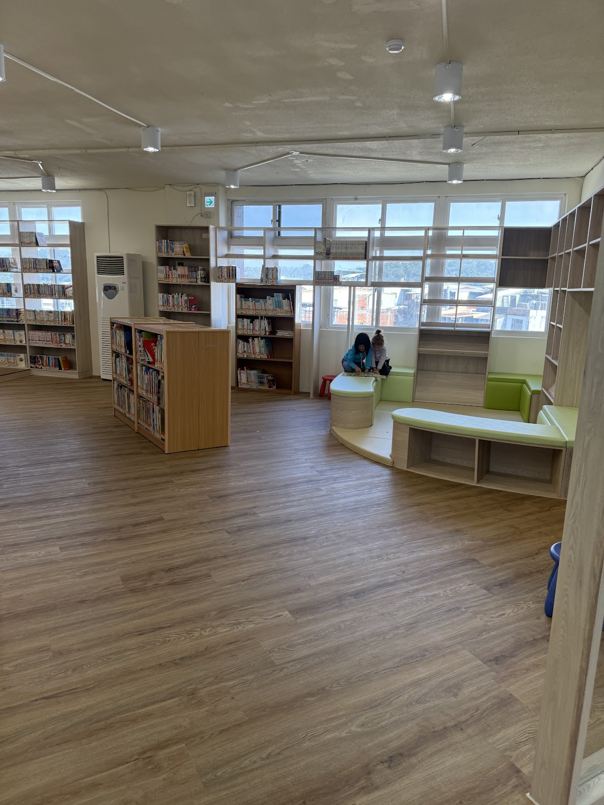 北埔鄉立圖書館館內閱覽室