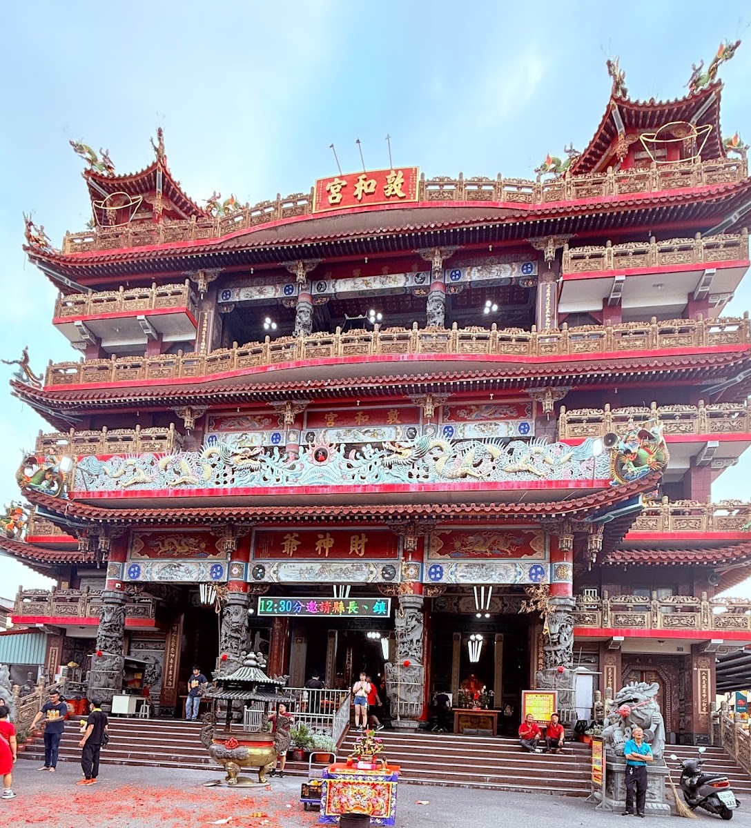 草屯敦和宮財神廟正面牌樓全景