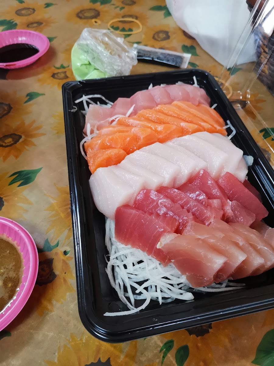 長濱暉哥生魚片綜合拼盤 暉哥生魚片