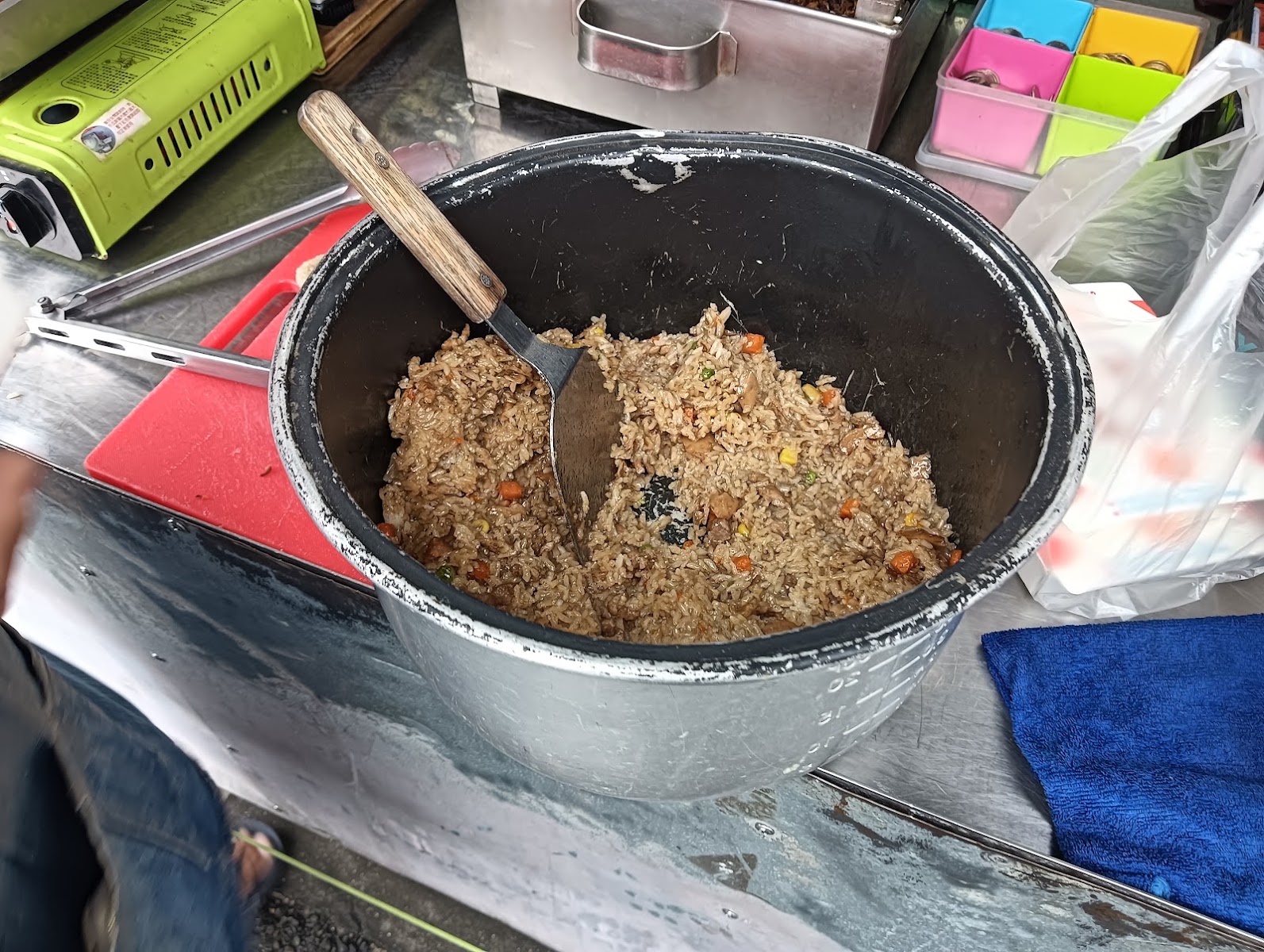 車城阿品芋粿-大鍋現炒芋粿內餡,香氣四溢