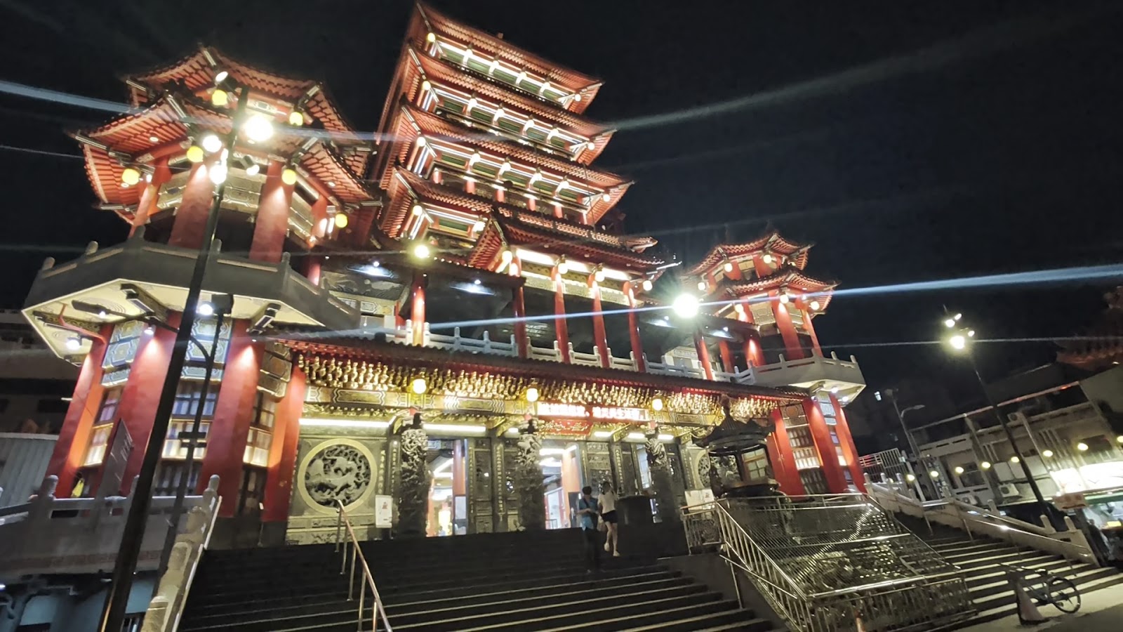 嘉義九華山地藏庵夜間點燈