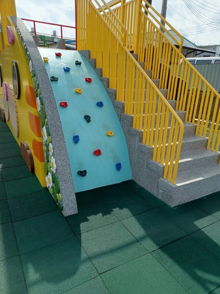 大雅 十四張圳水岸公園 攀岩牆
