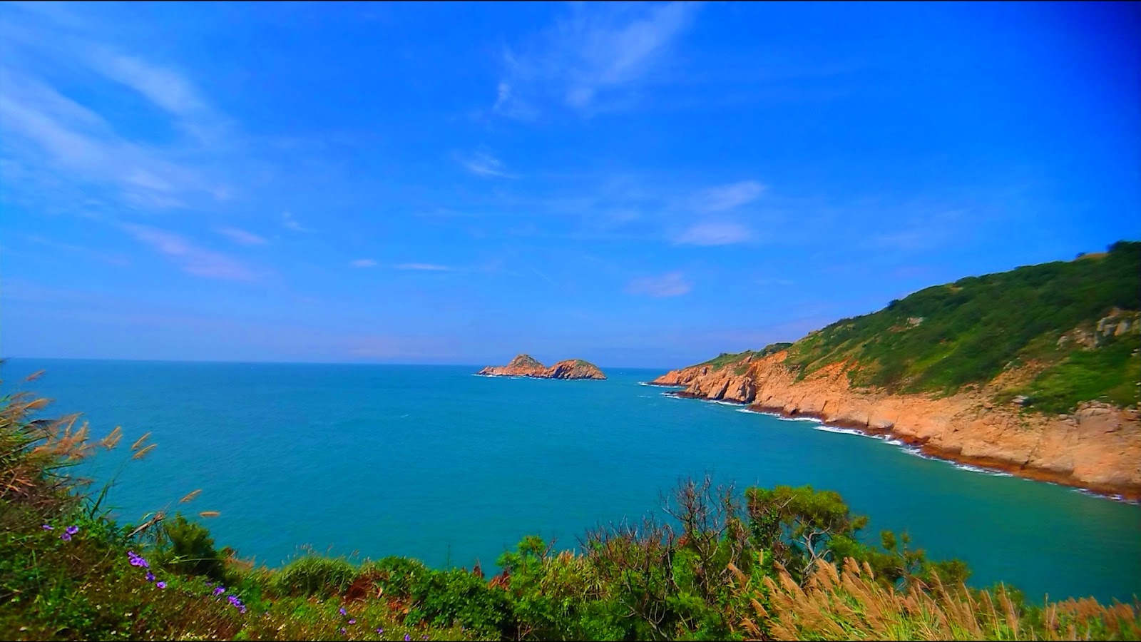 從大埔聚落崖邊眺望林坳嶼雙峰小島