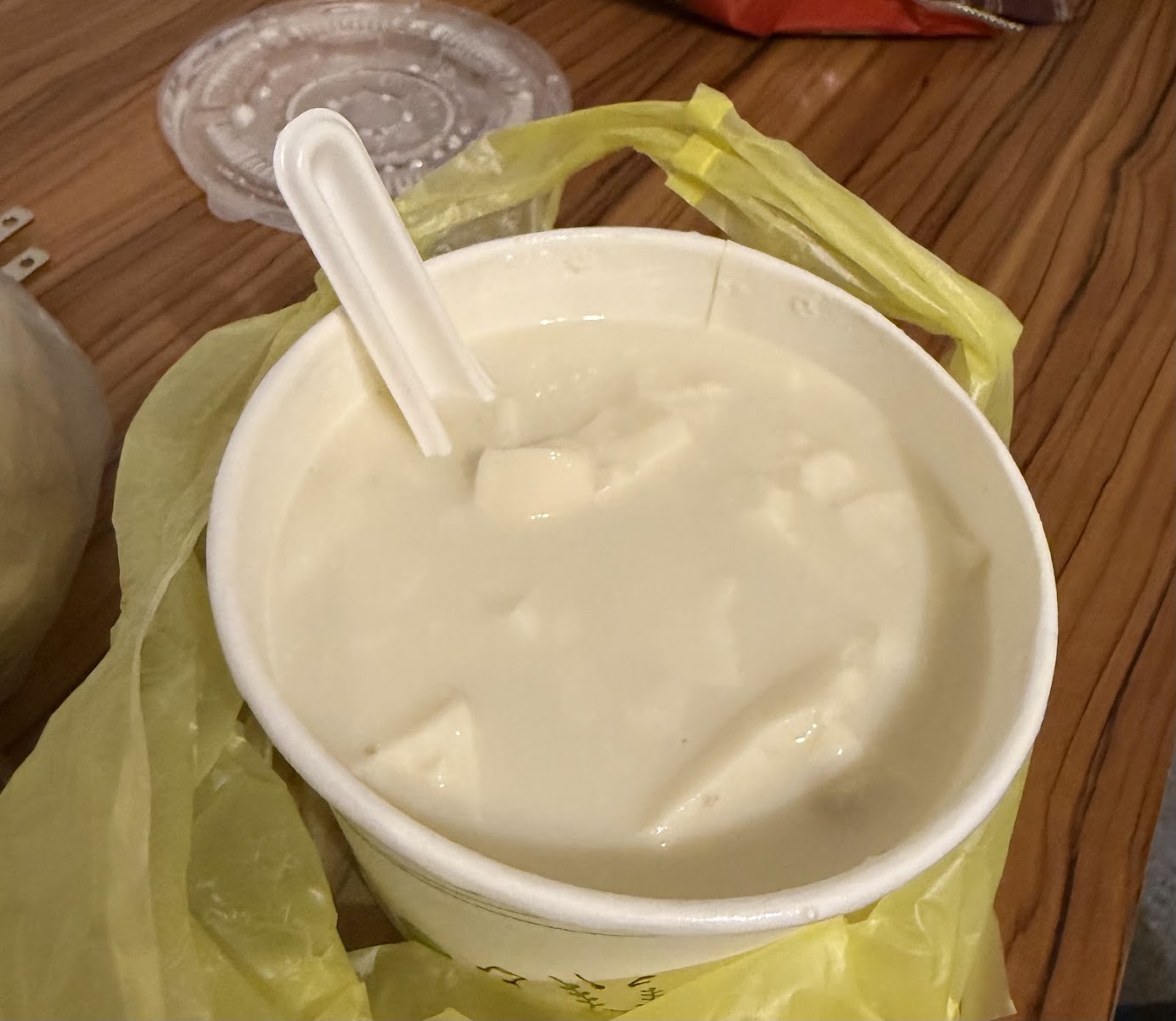 國利豆腐店古早味豆花外帶杯特寫