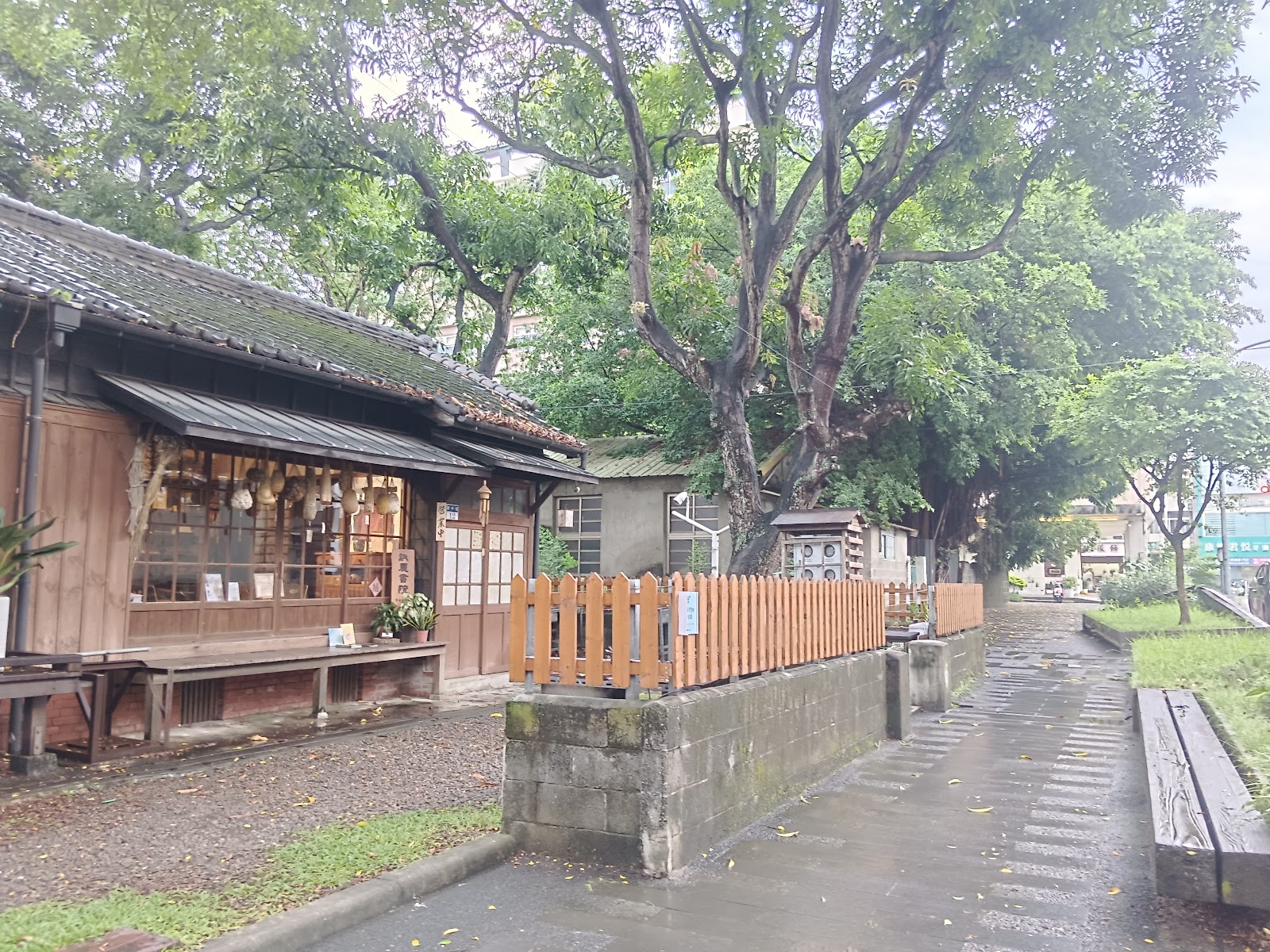 雲中街文創聚落日式木造老屋小吃部外觀