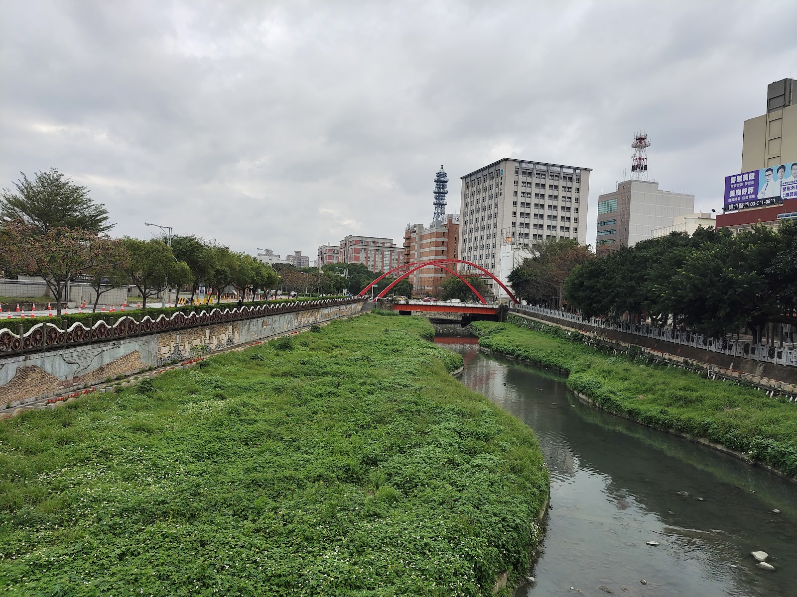 豆仔埔溪紅色拱橋景觀