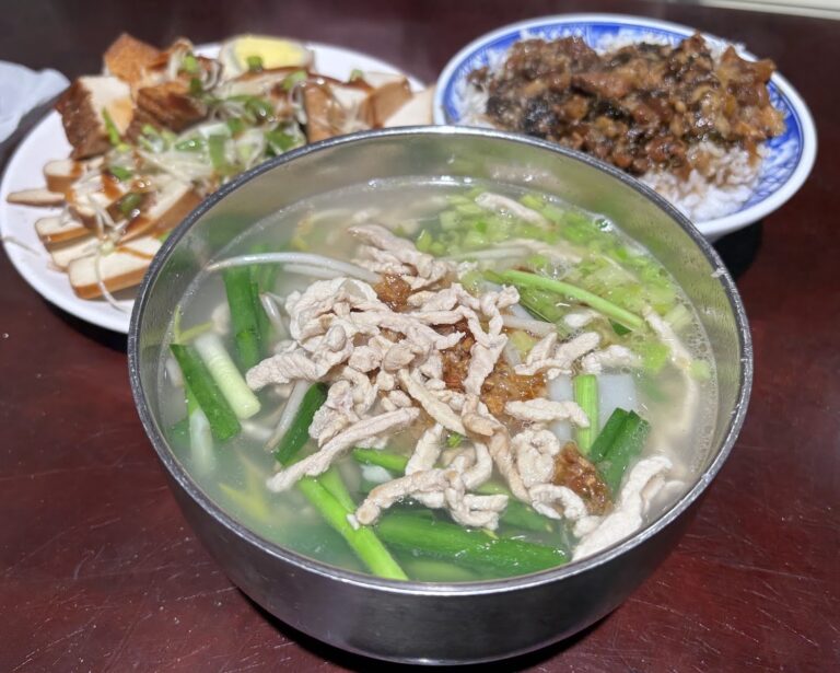 老屋客家美食熱湯板條與滷肉飯組合照
