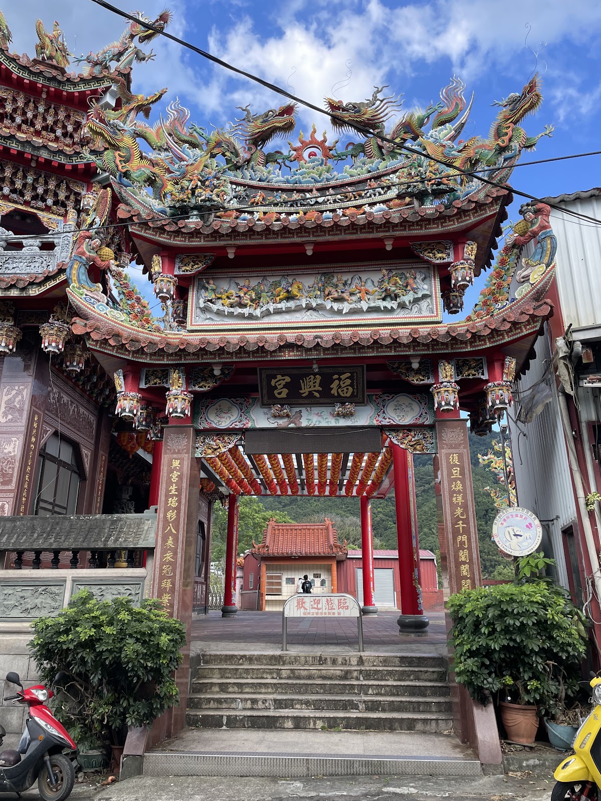 福興宮山門仰角