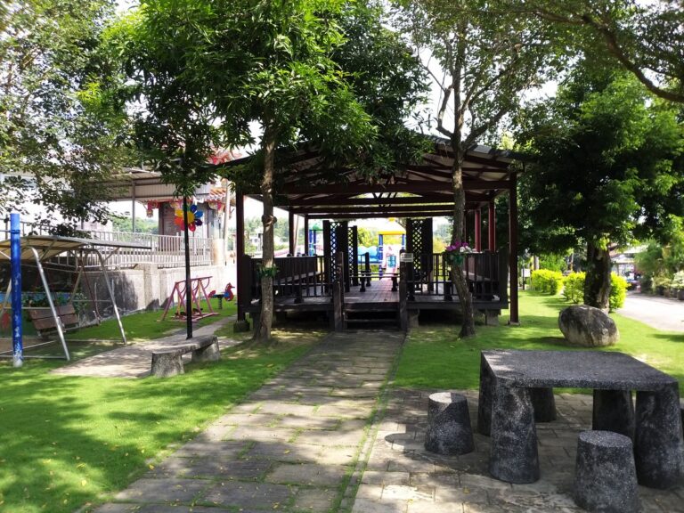 嗊哩公園涼亭