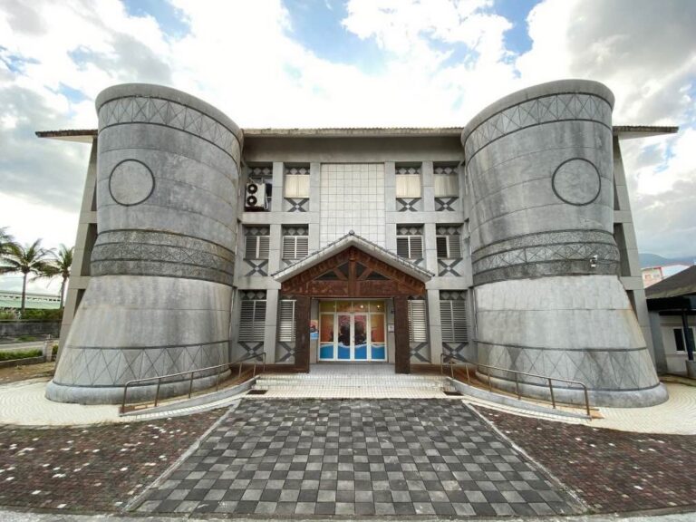 海端鄉布農族文化館特殊圓筒造型建築外觀