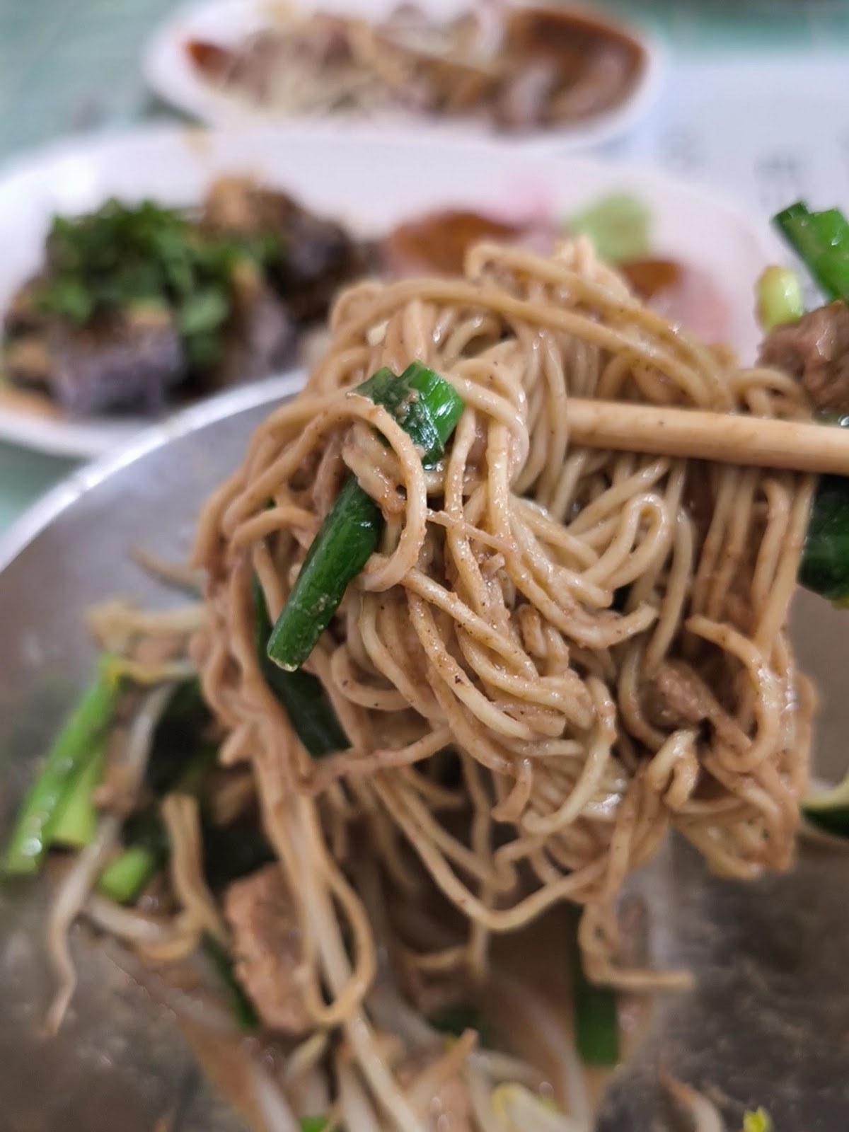 禾家麵館炒麵條特寫