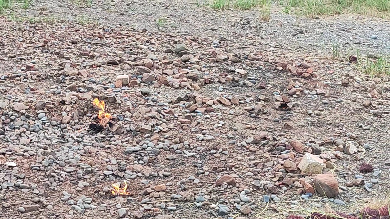 出火特別景觀區碎石地面天然氣火苗