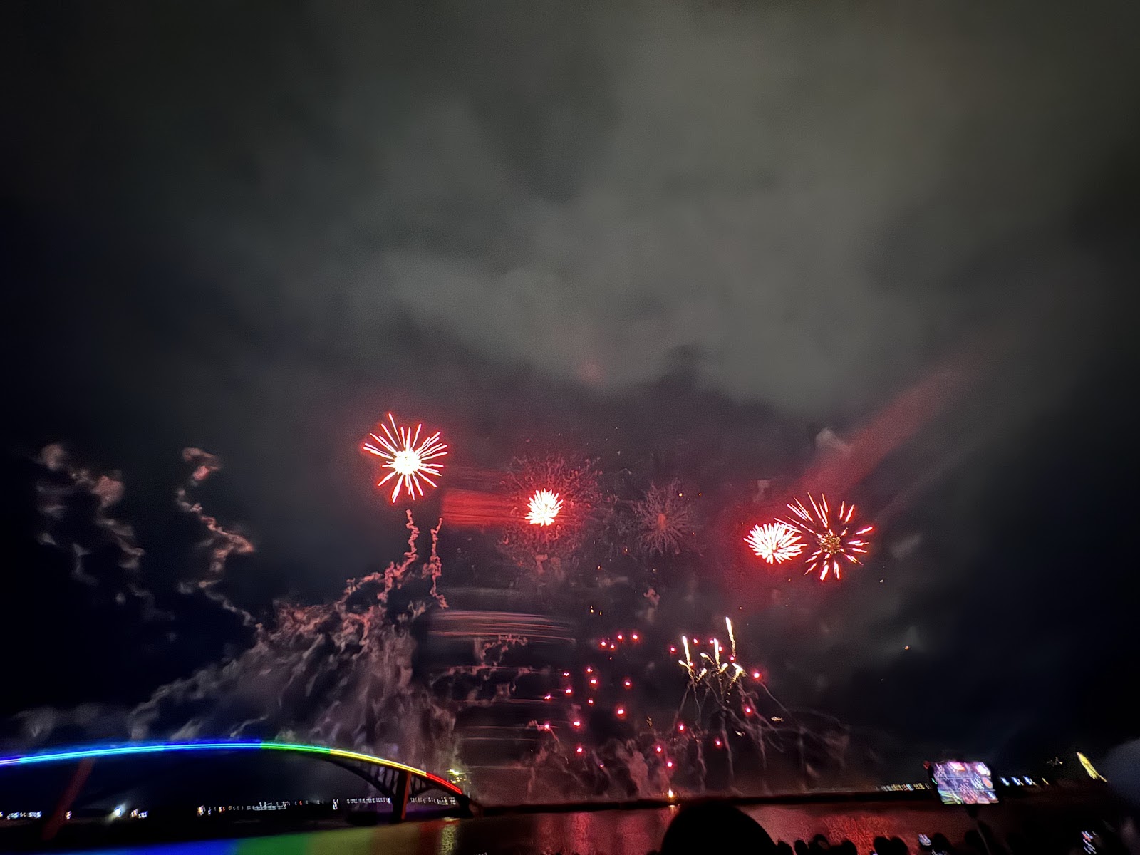西瀛虹橋花火節夜間煙火秀景觀