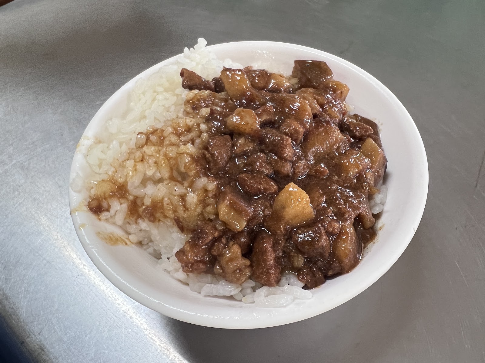 頂好水餃麵館招牌滷肉飯