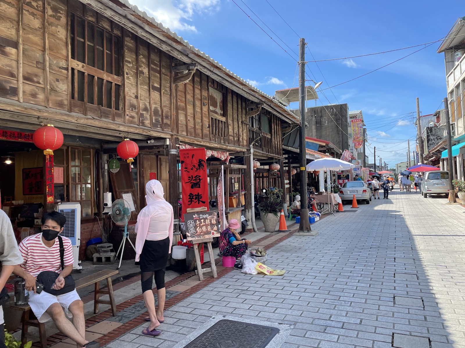 後壁俗女村老街街景,紅燈籠與木造老屋