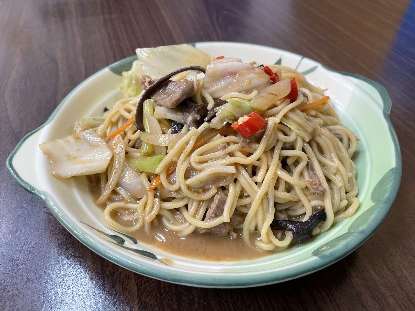美崙炒賣亭人氣炒麵