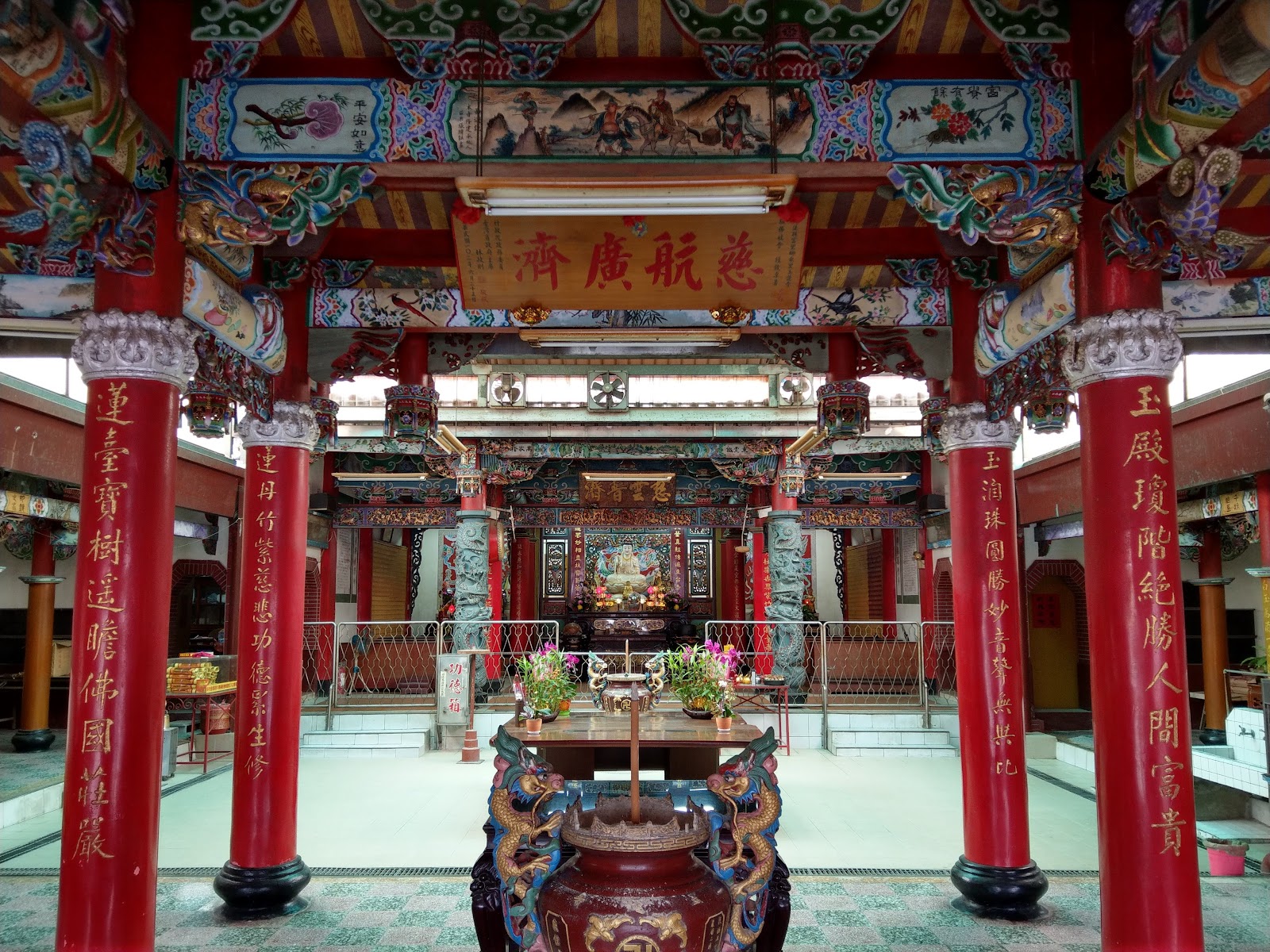 東里玉蓮寺主殿內部