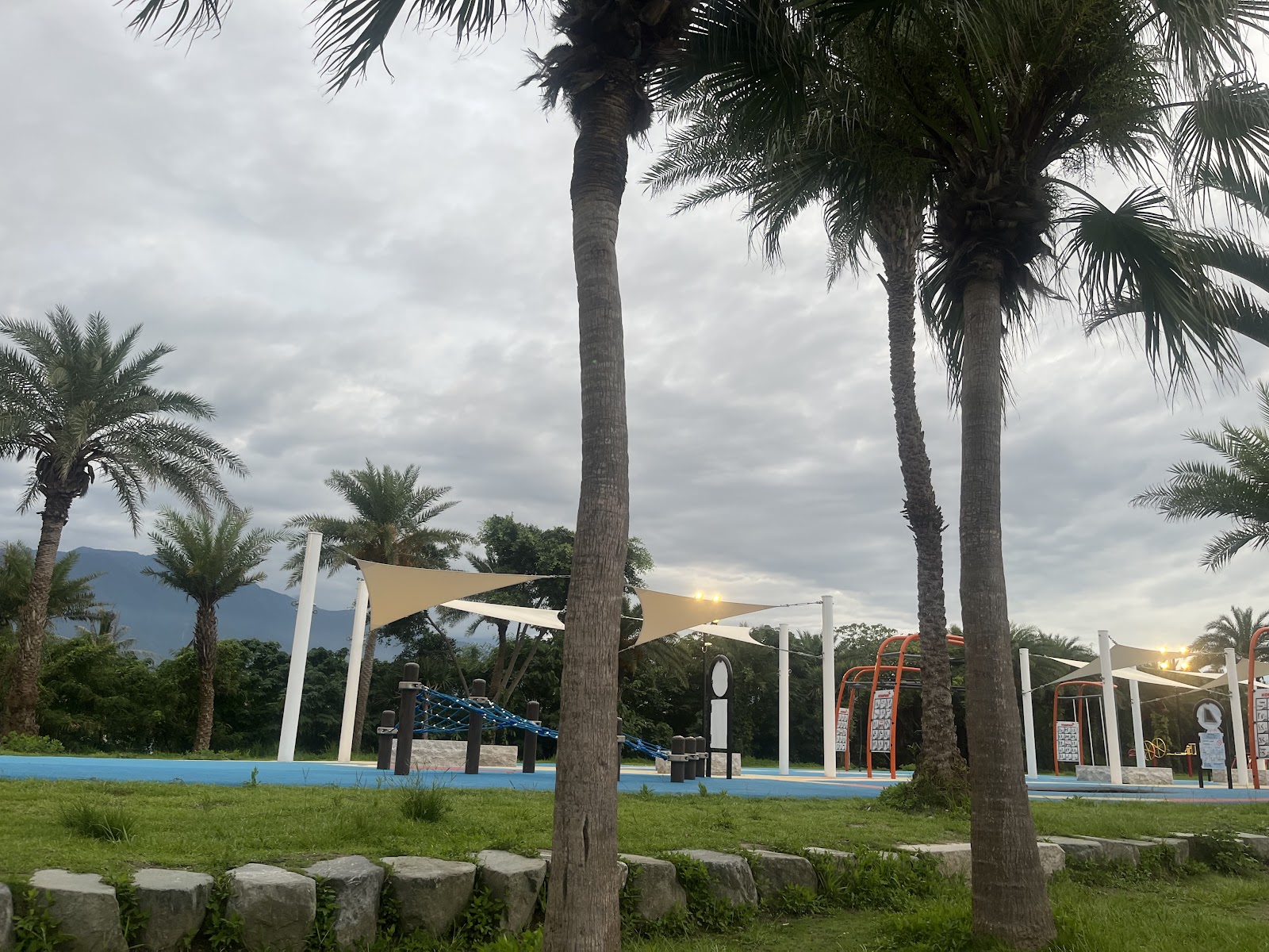 太平洋公園兒童遊戲場遮陽遊具區