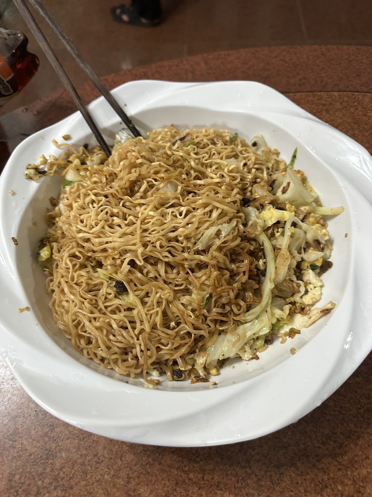 友誼山莊民宿提供的家常炒麵餐點