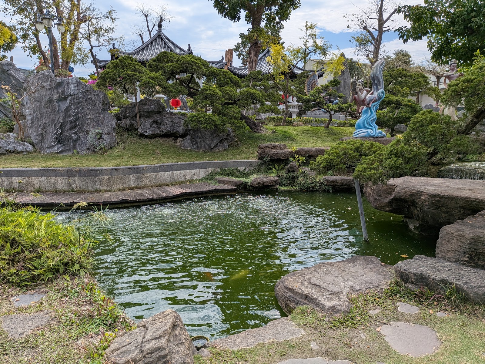 玄空法寺寺前水池倒影景觀