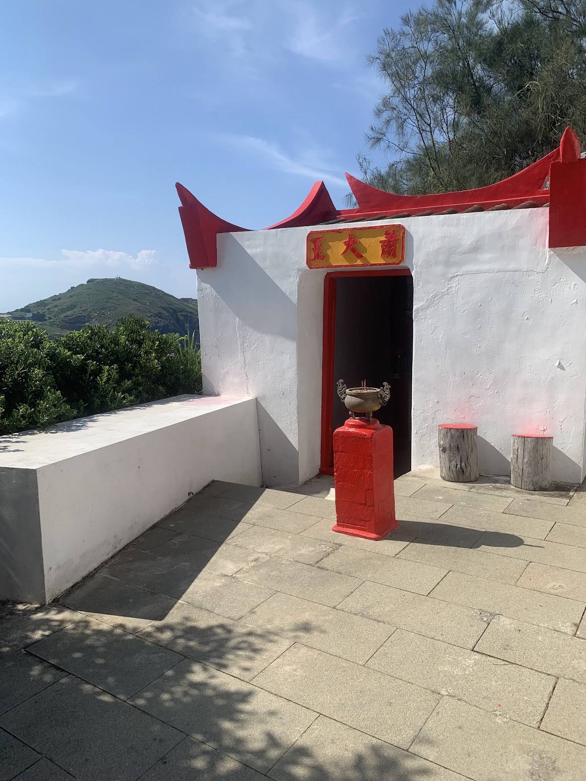 泰山府景觀步道蕭大王廟 蕭大王廟立於山頭,可遠眺群山與聚落