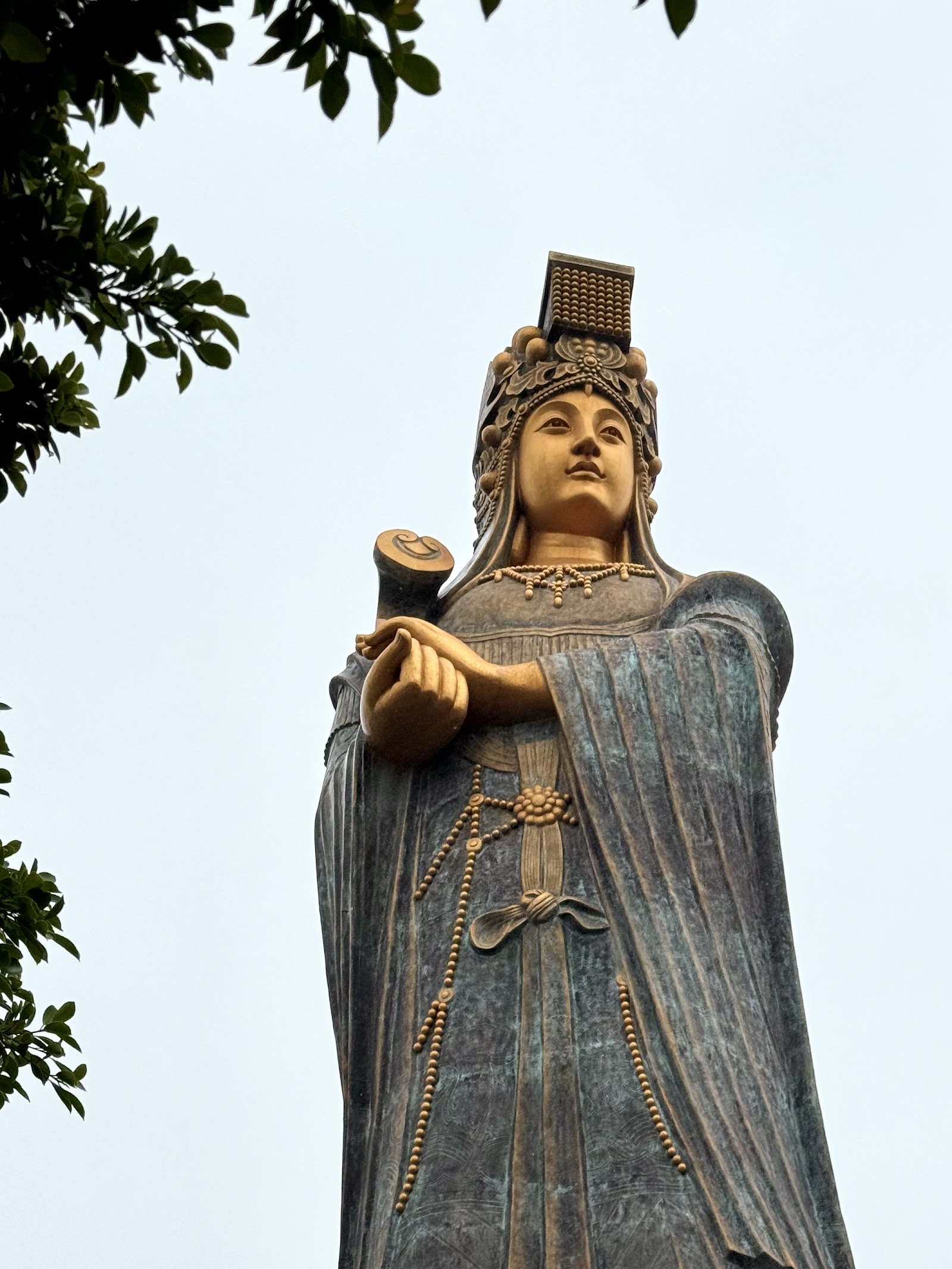 新屋天后宮青銅媽祖像特寫