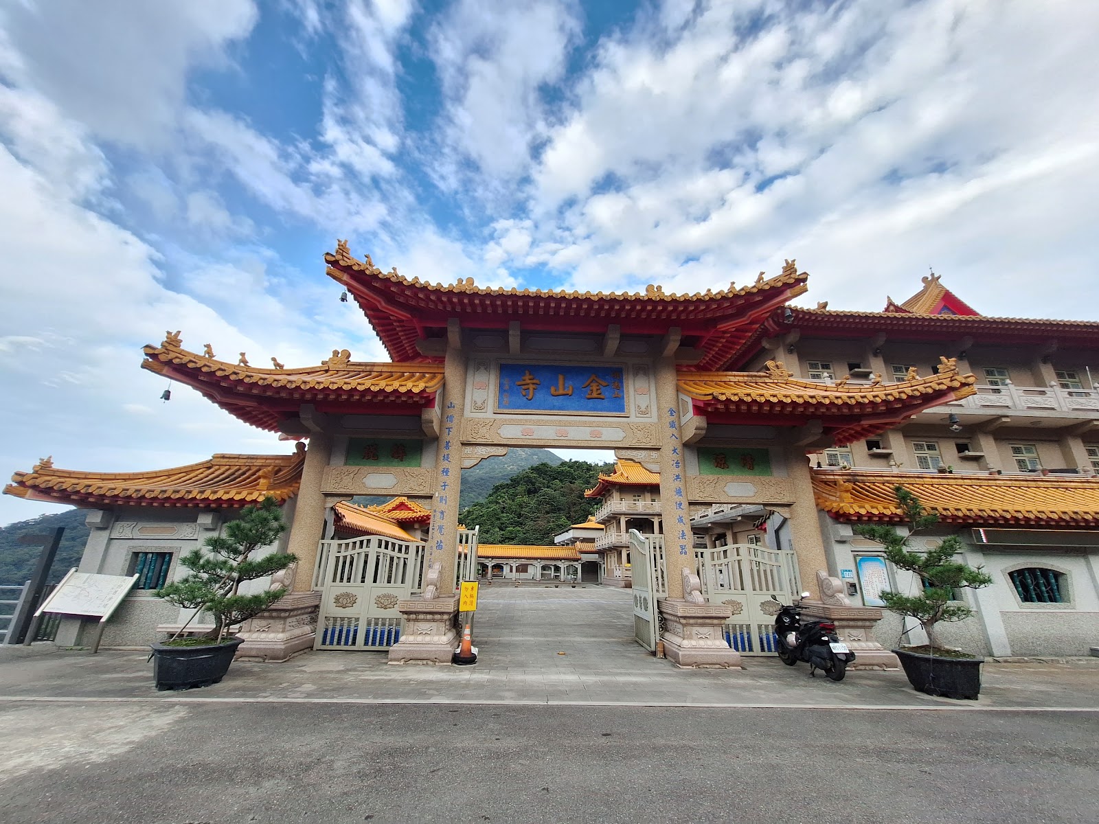 金山寺山門牌樓