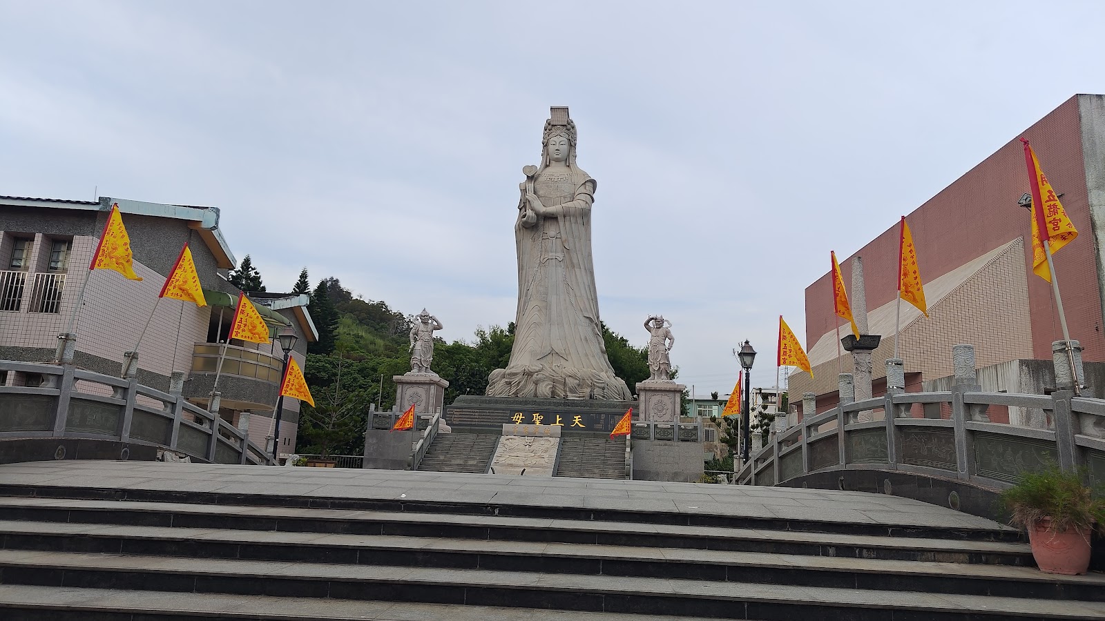 西湖五龍宮媽祖石雕正面全景