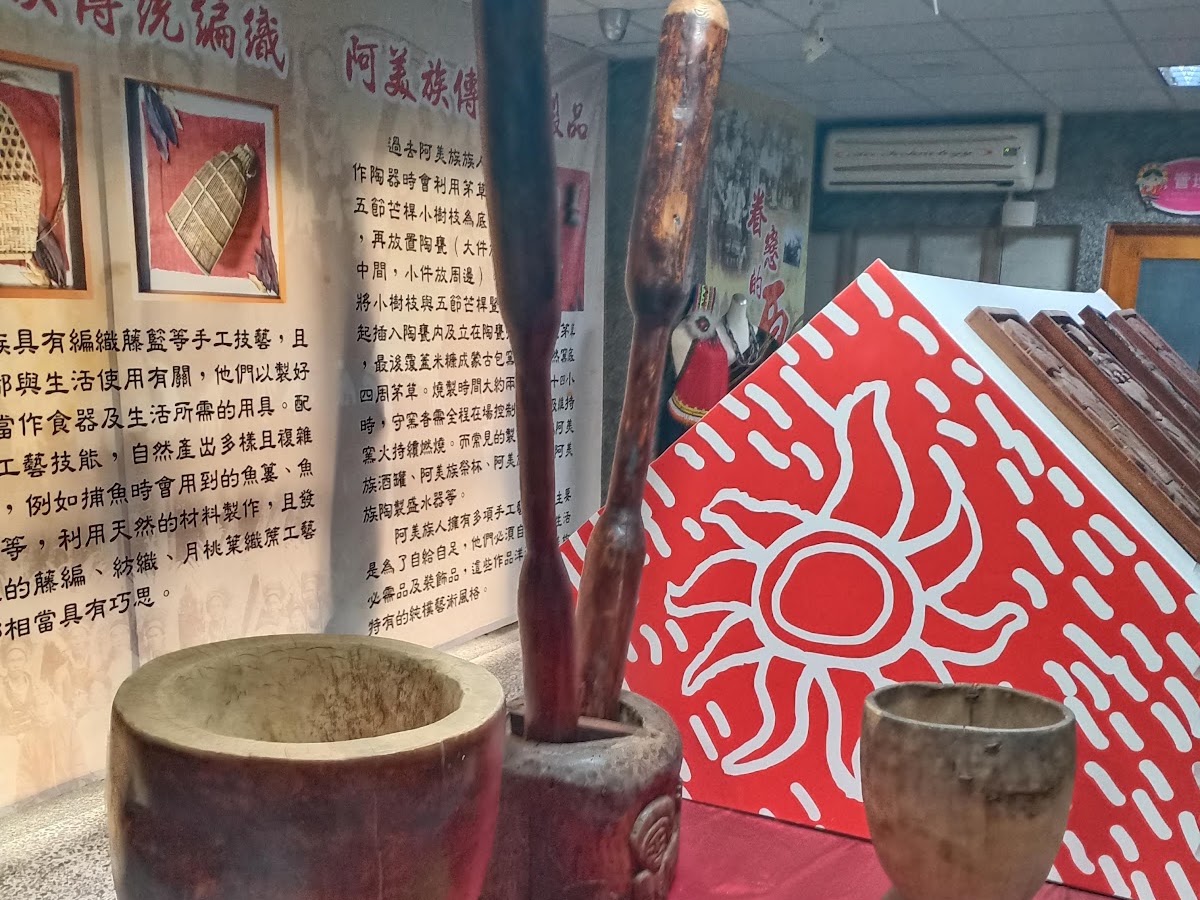 阿美族傳統木臼杵與編織器具展示
