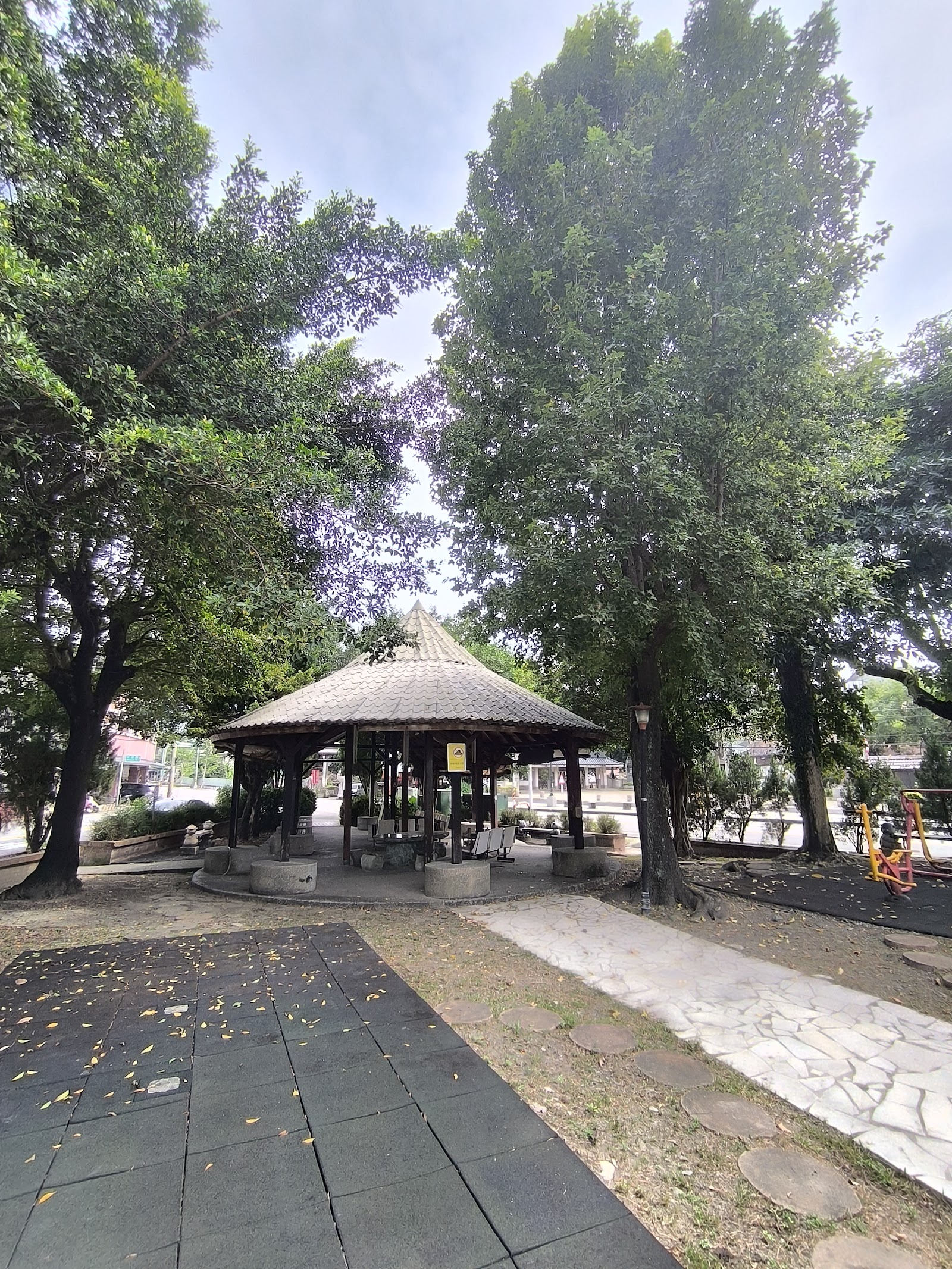 柴橋頭公園六角涼亭