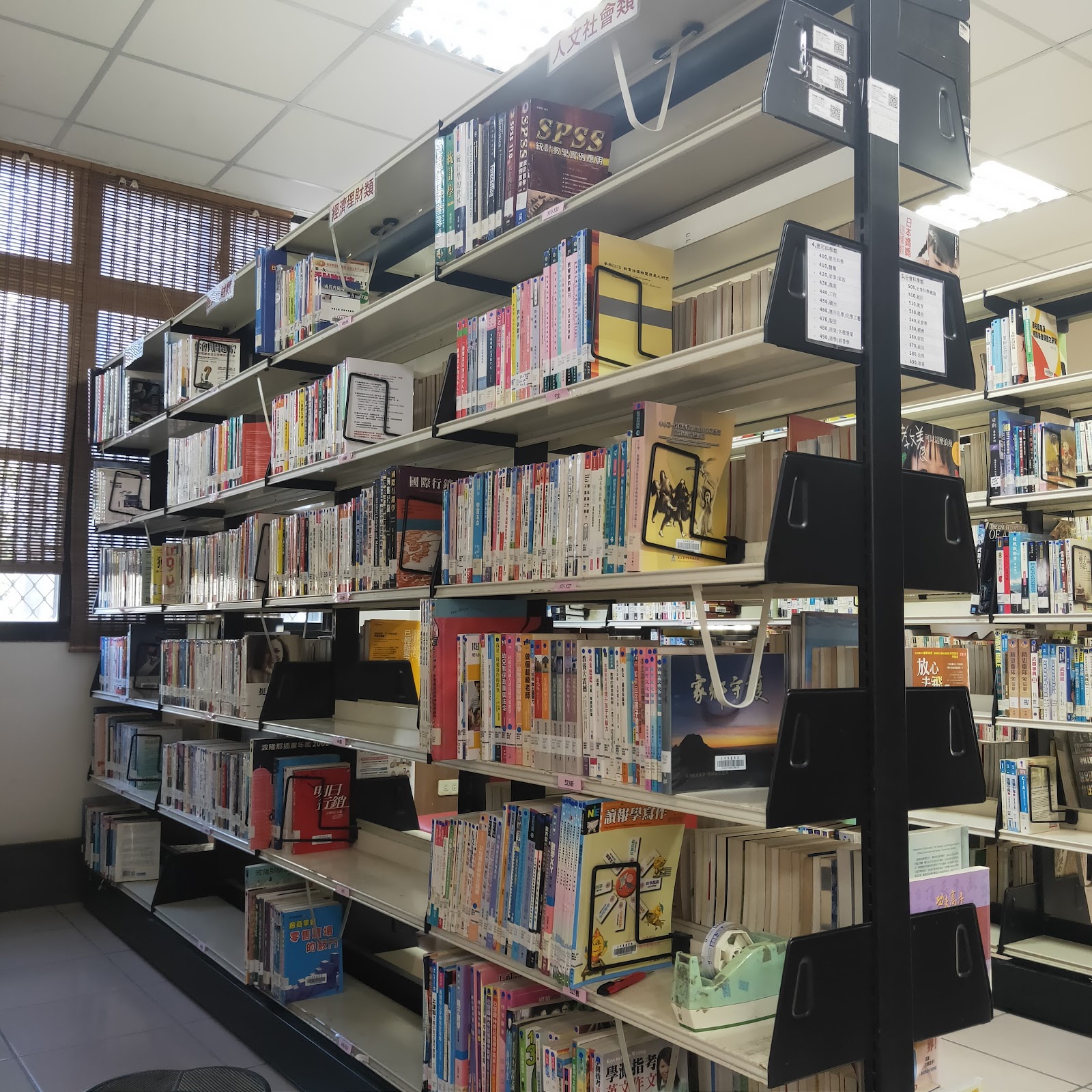 金湖鎮立圖書館書架 金門閱讀空間