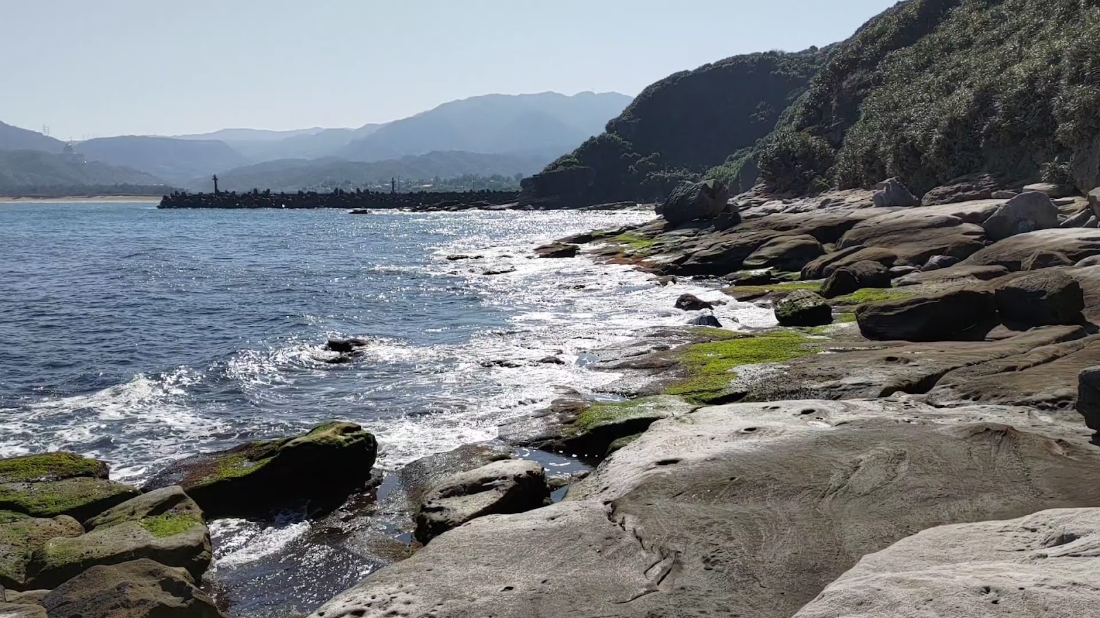 金山一線天海蝕岩岸特寫