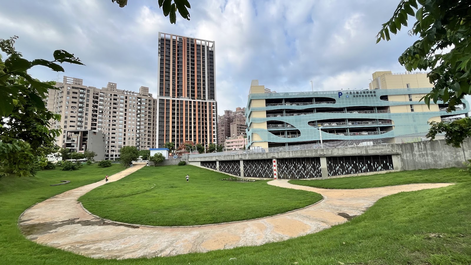 十全滯洪公園環形草坪步道