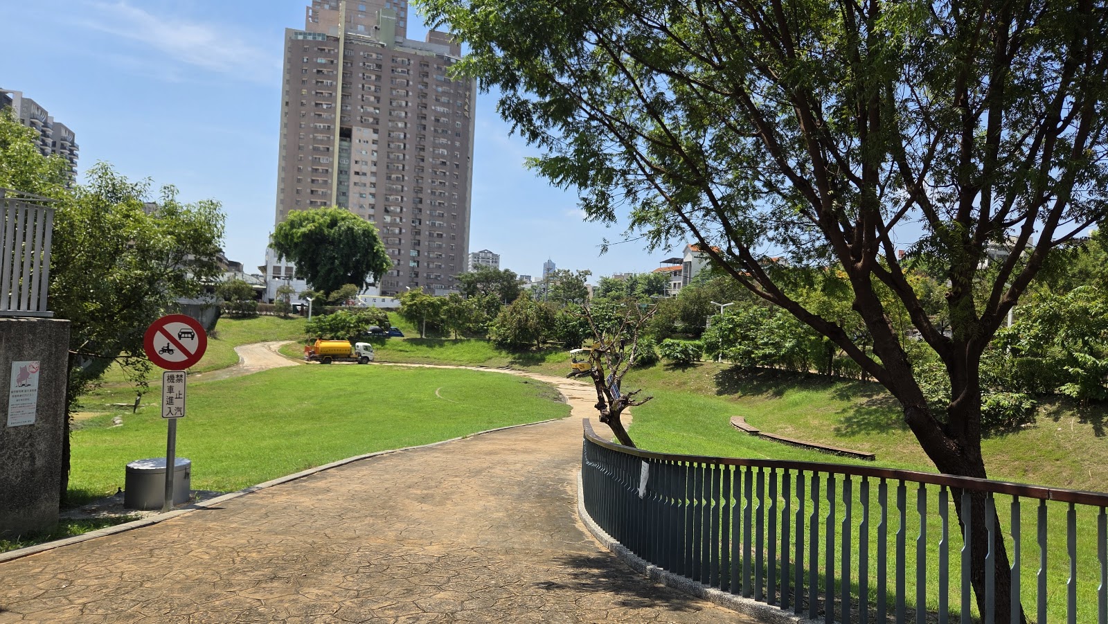 十全滯洪公園蜿蜒步道