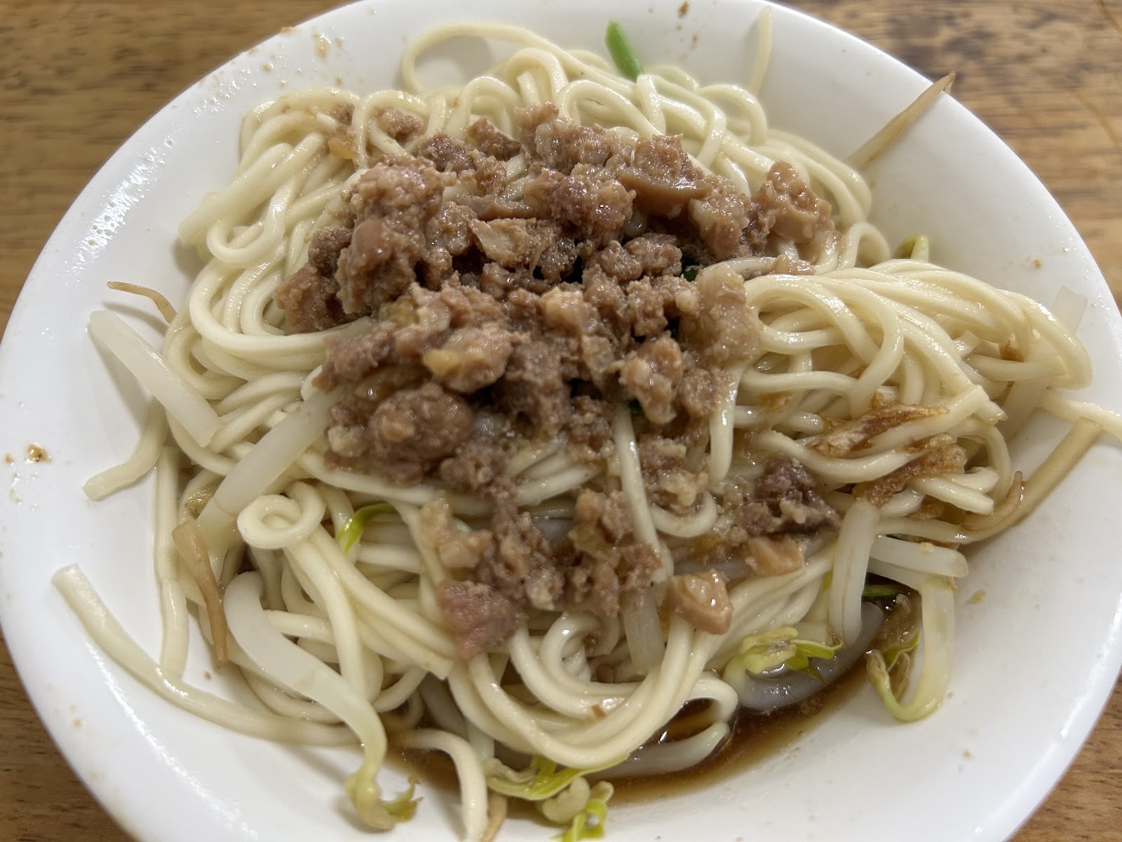 大不同麵館麻醬乾麵搭配肉燥豆芽菜