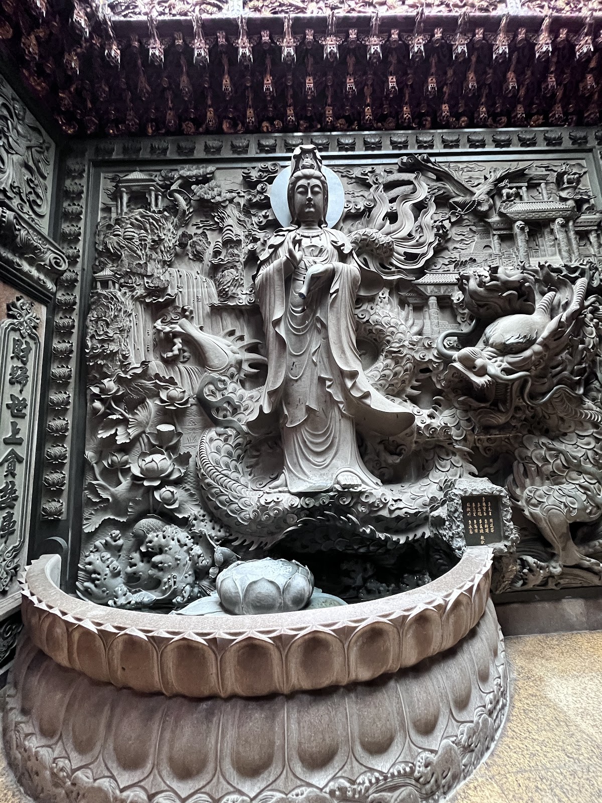 基隆慈雲寺觀音石雕