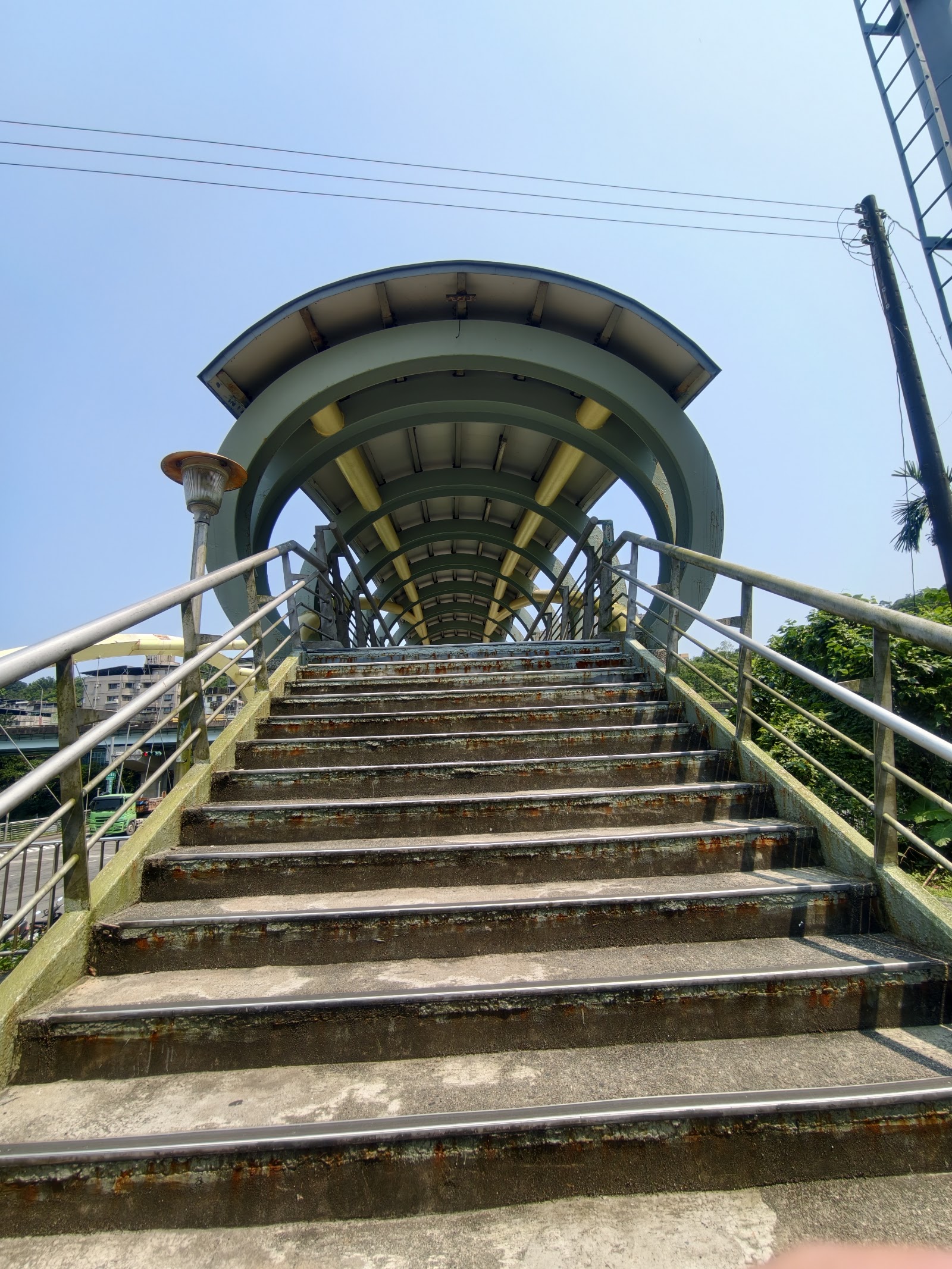 暖暖壺穴景觀陸橋迴旋階梯步道