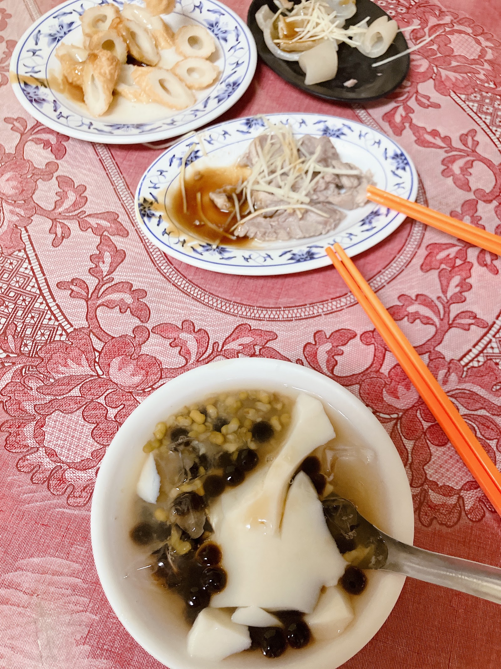 暖暖街米粉湯豆花配粉圓甜湯