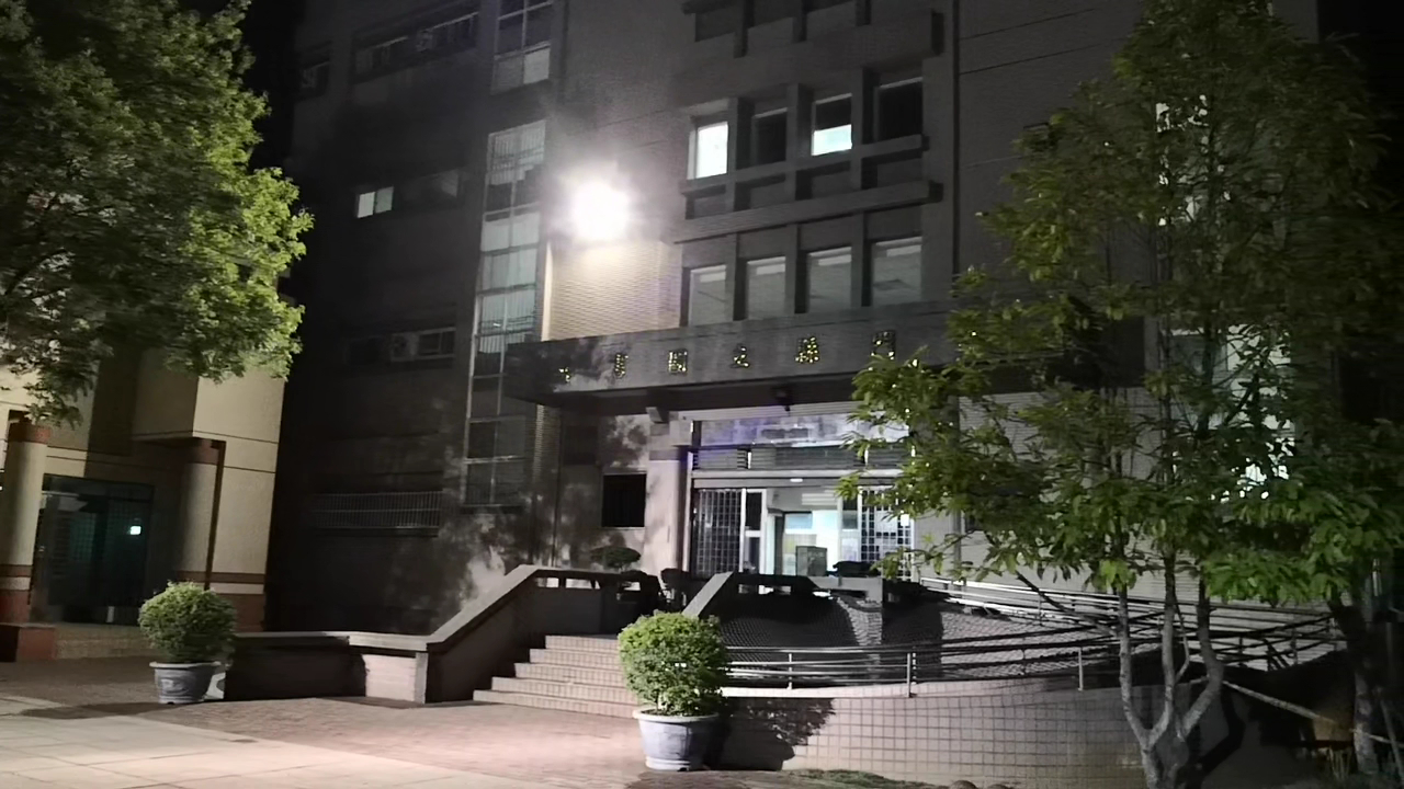 金門縣文化局圖書館夜間入口