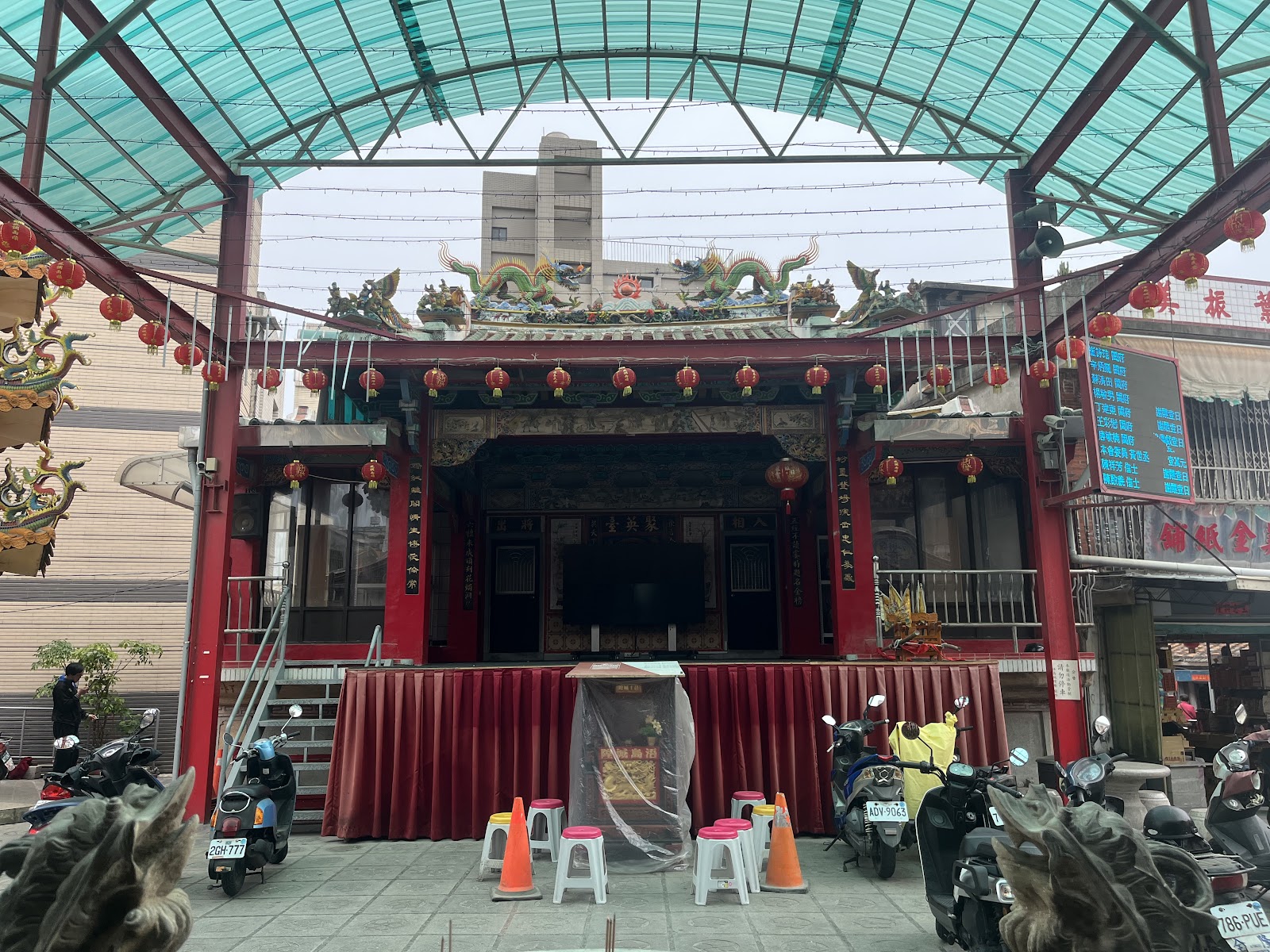 浯島城隍廟對面古戲台